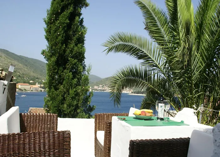 Rustic In With Sea-view