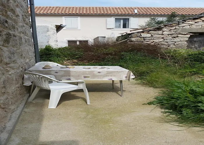 Rustic In With Sea-view Apartman