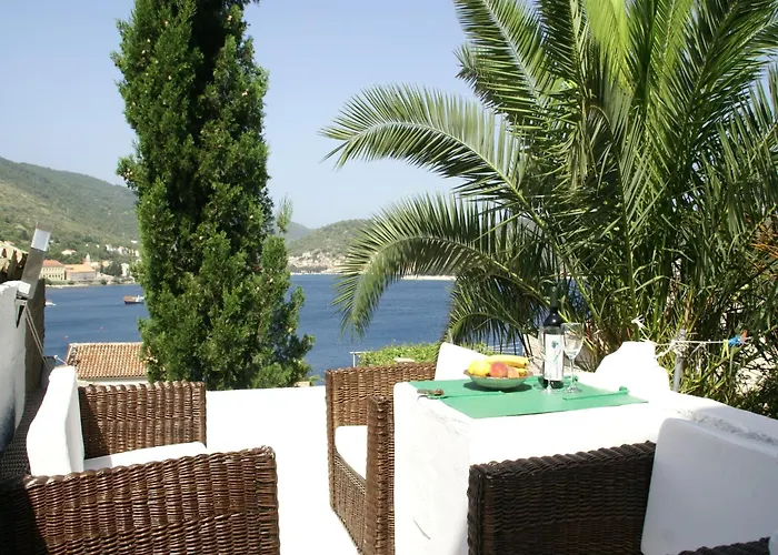 Rustic In With Sea-view Apartman Vis