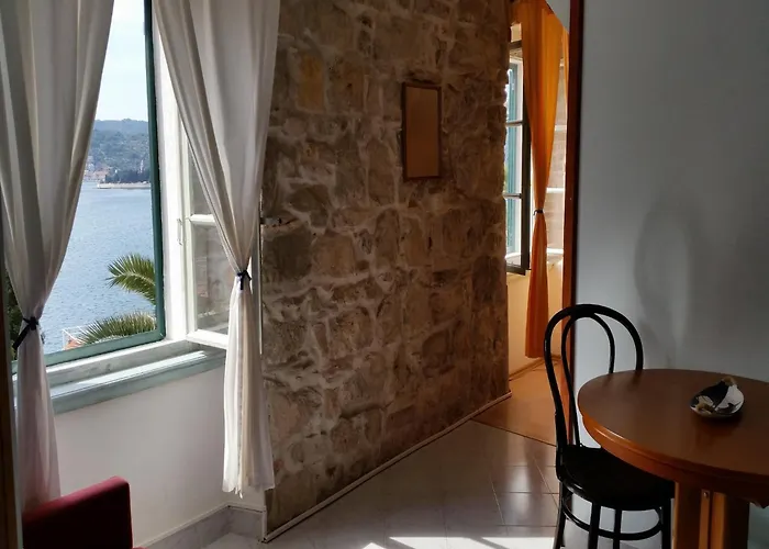 Rustic In With Sea-view Vis