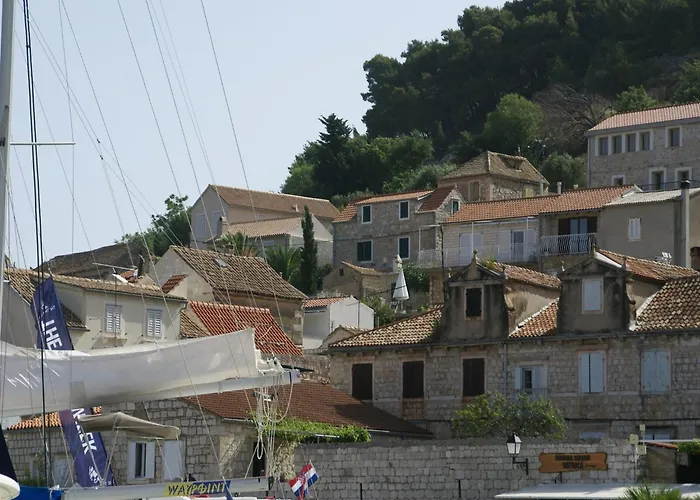Rustic In With Sea-view Apartman Vis