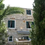 Rustic In With Sea-view Apartman *