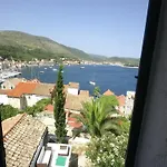 Rustic In With Sea-view Apartman
