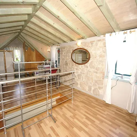 Rustic In With Sea-view